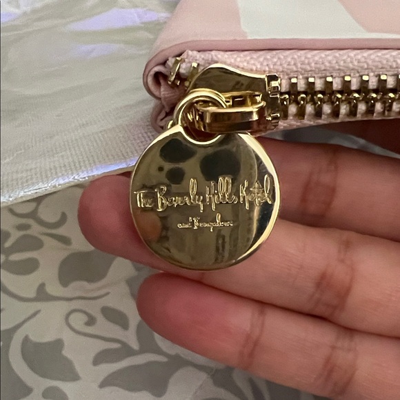 Stoney Clover Lane x Beverly Hills Hotel flat pouch - Picture 5 of 6